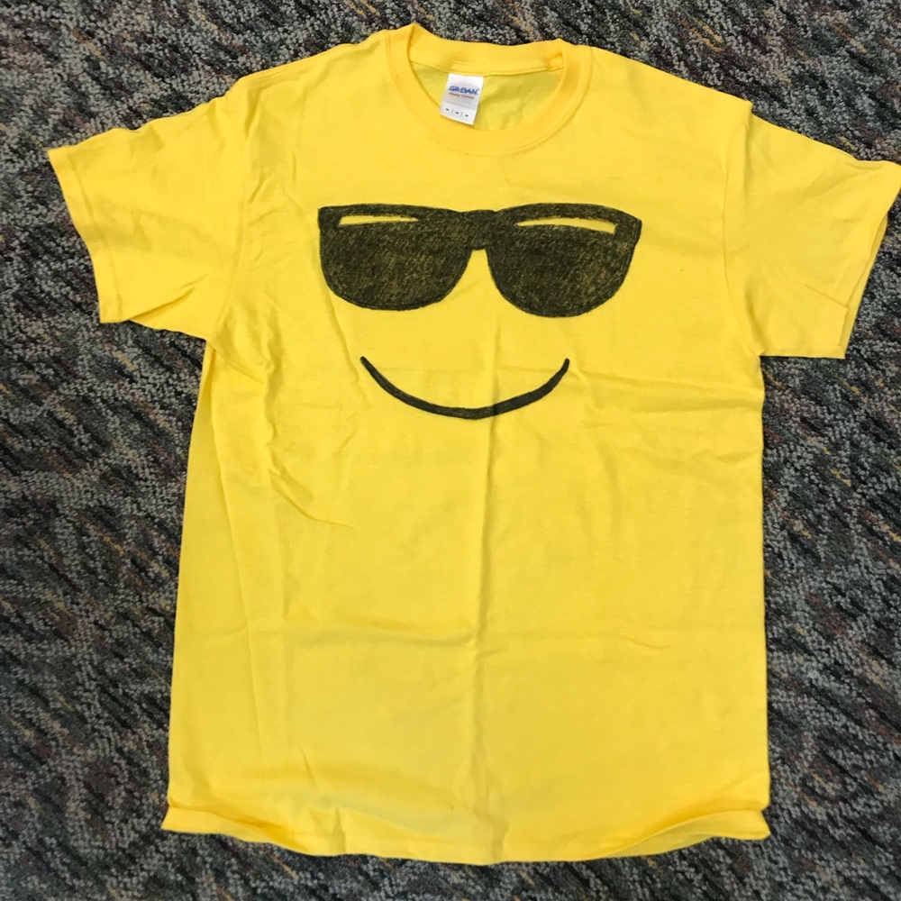 Emoji Yellow 😎 T-Shirt - Unisex Medium - Perfect for an easy Halloween Costume - Picture 1 of 2